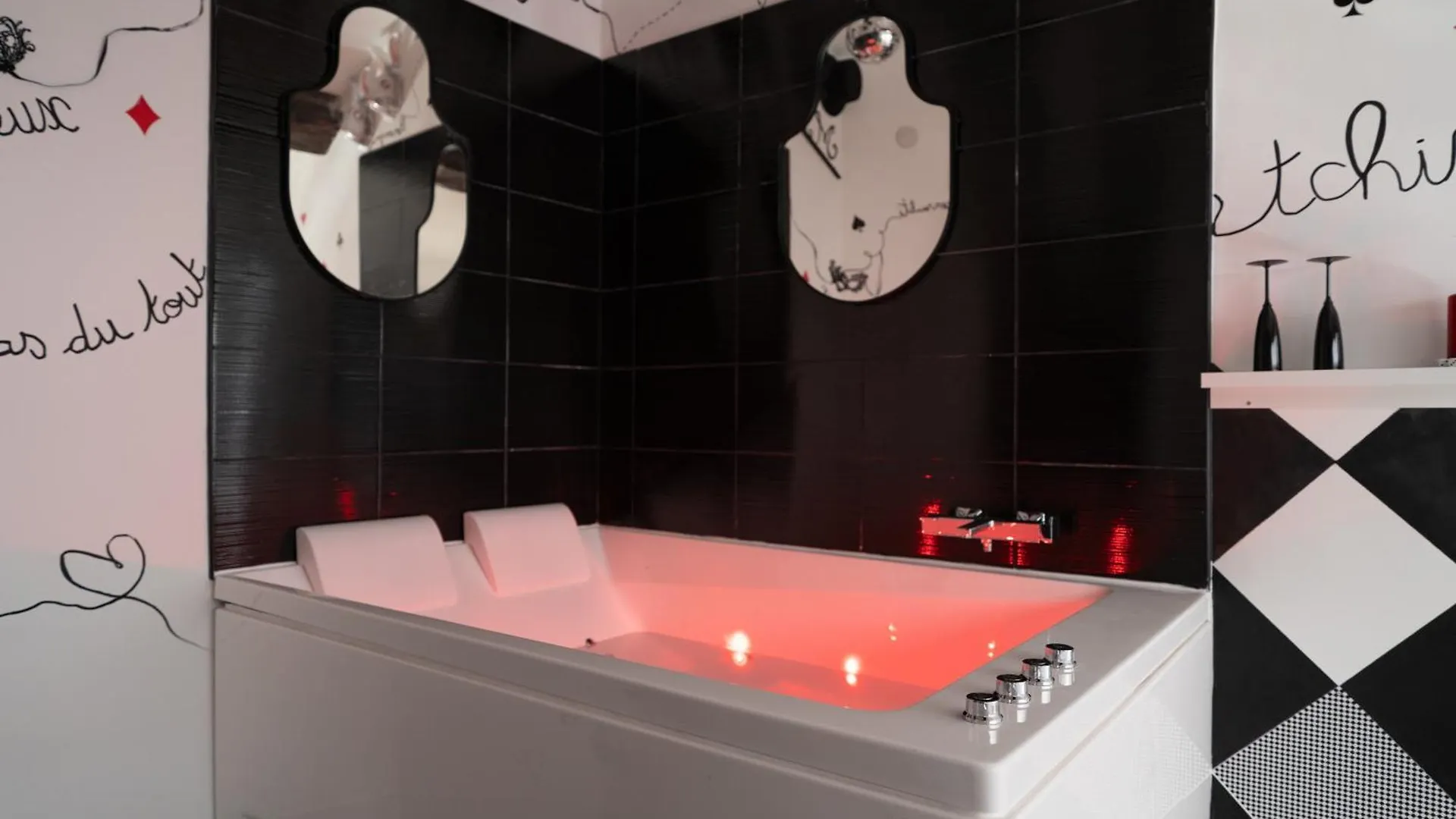 Le Poker Love Jacuzzi Marseille France